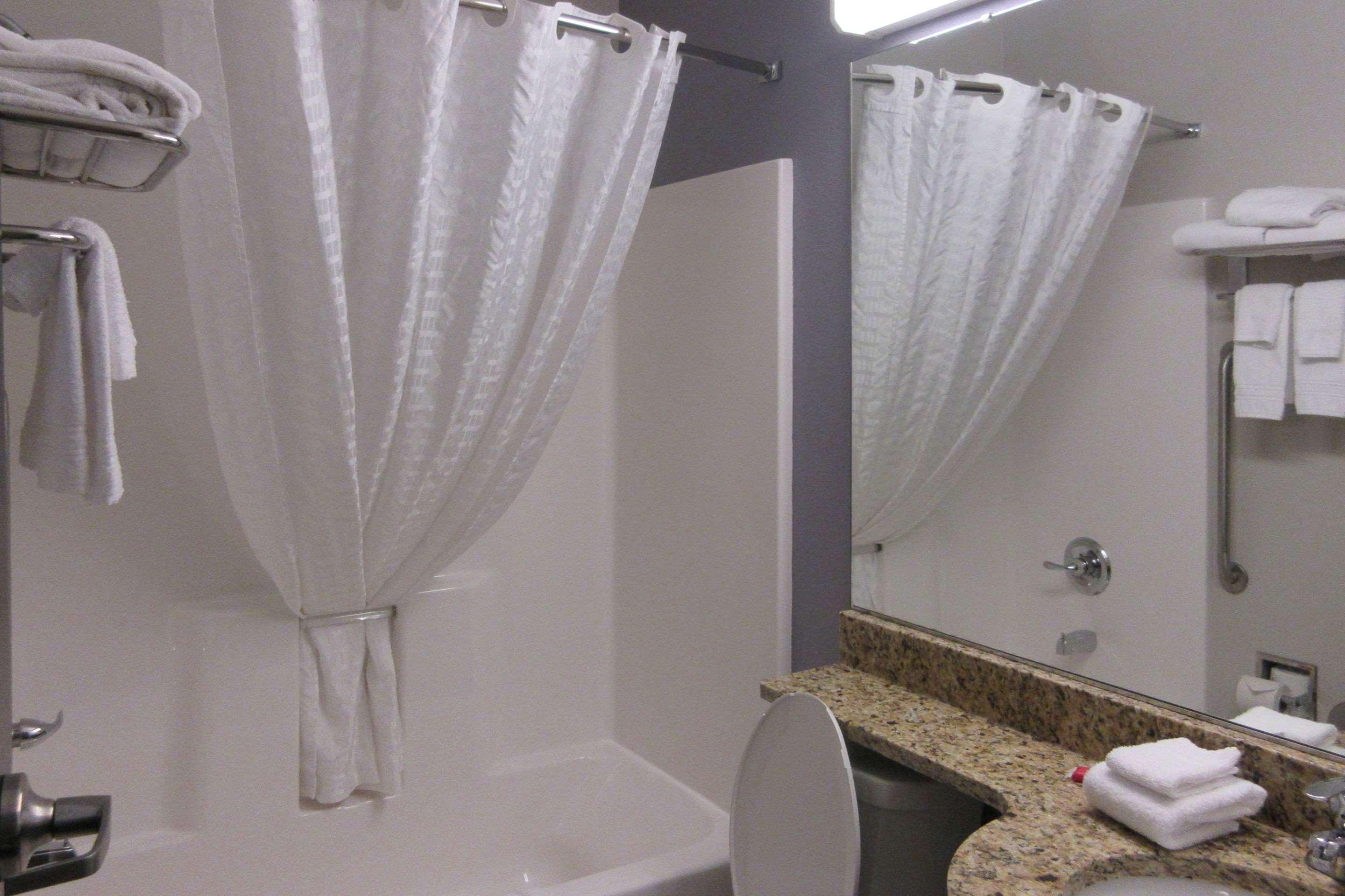 Quality Inn & Suites Caldwell I-77 Екстер'єр фото