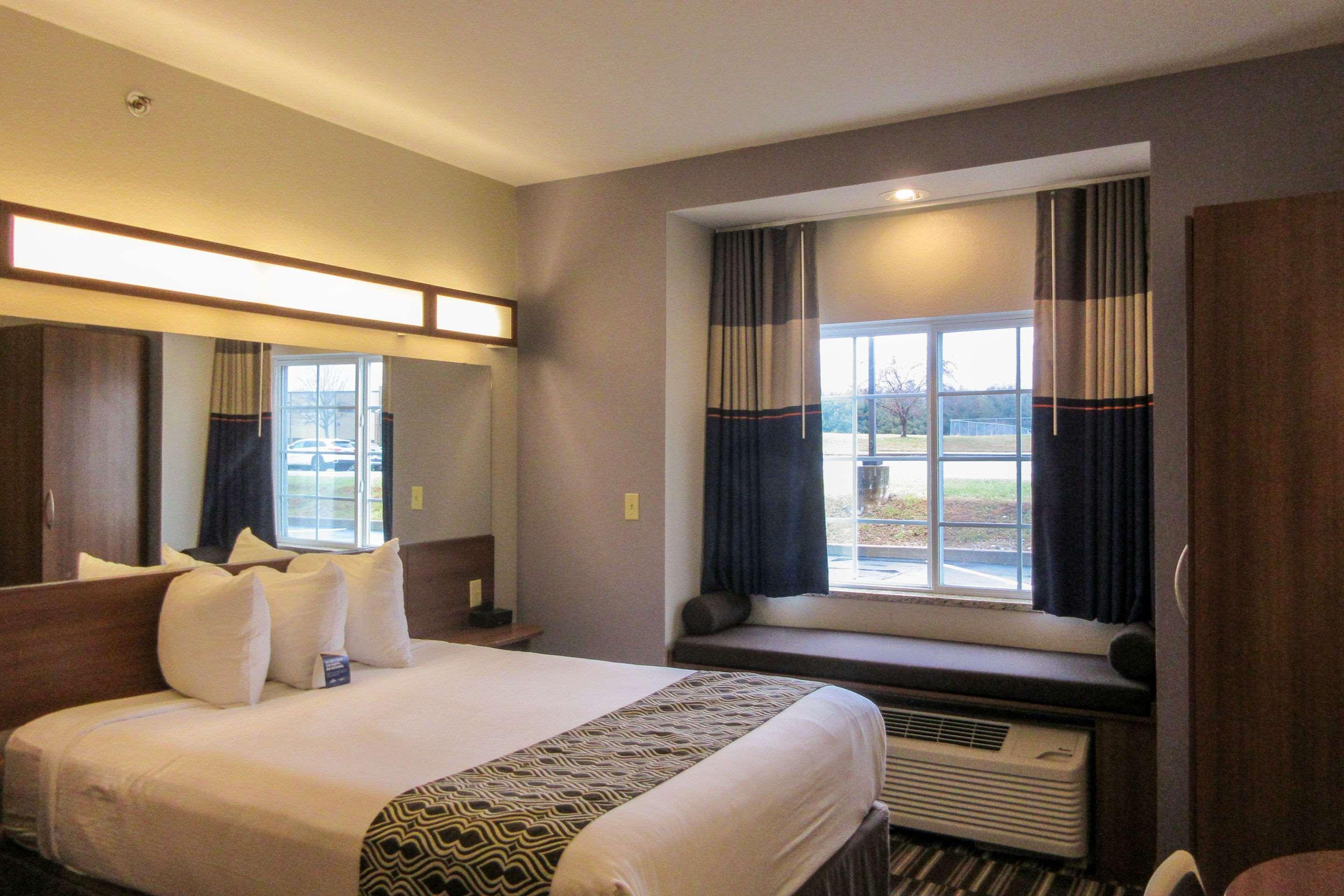 Quality Inn & Suites Caldwell I-77 Екстер'єр фото