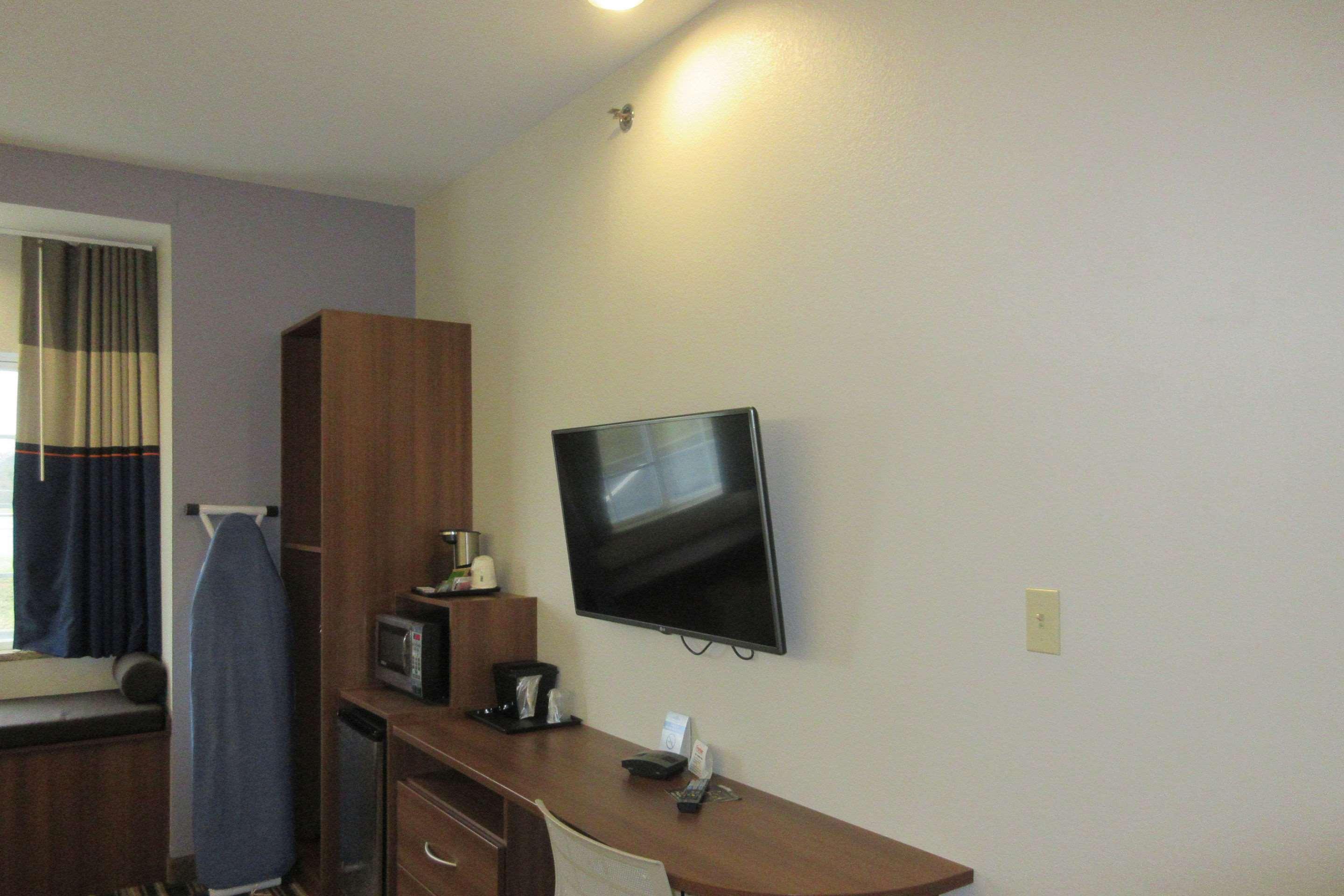 Quality Inn & Suites Caldwell I-77 Екстер'єр фото