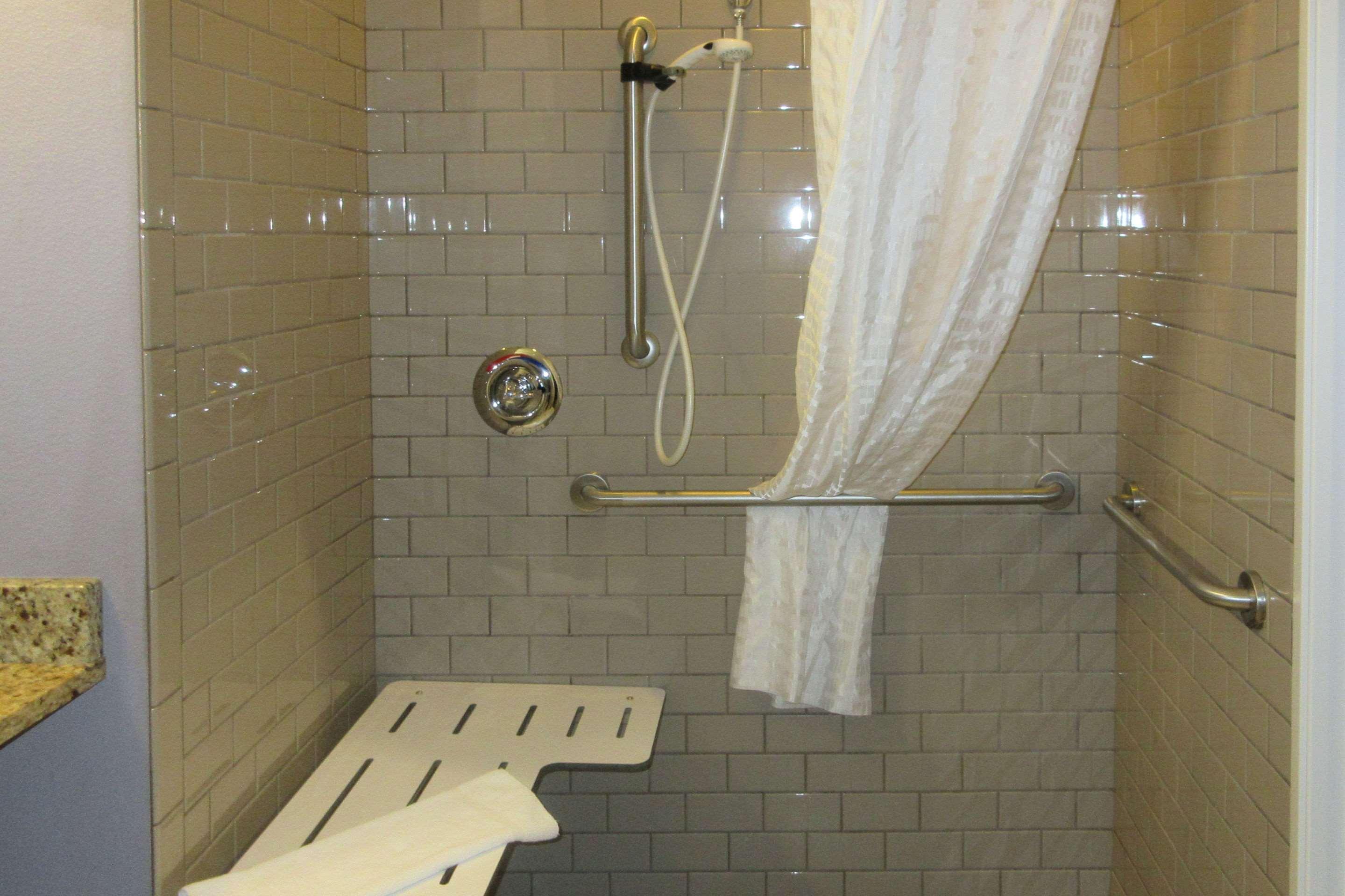 Quality Inn & Suites Caldwell I-77 Екстер'єр фото
