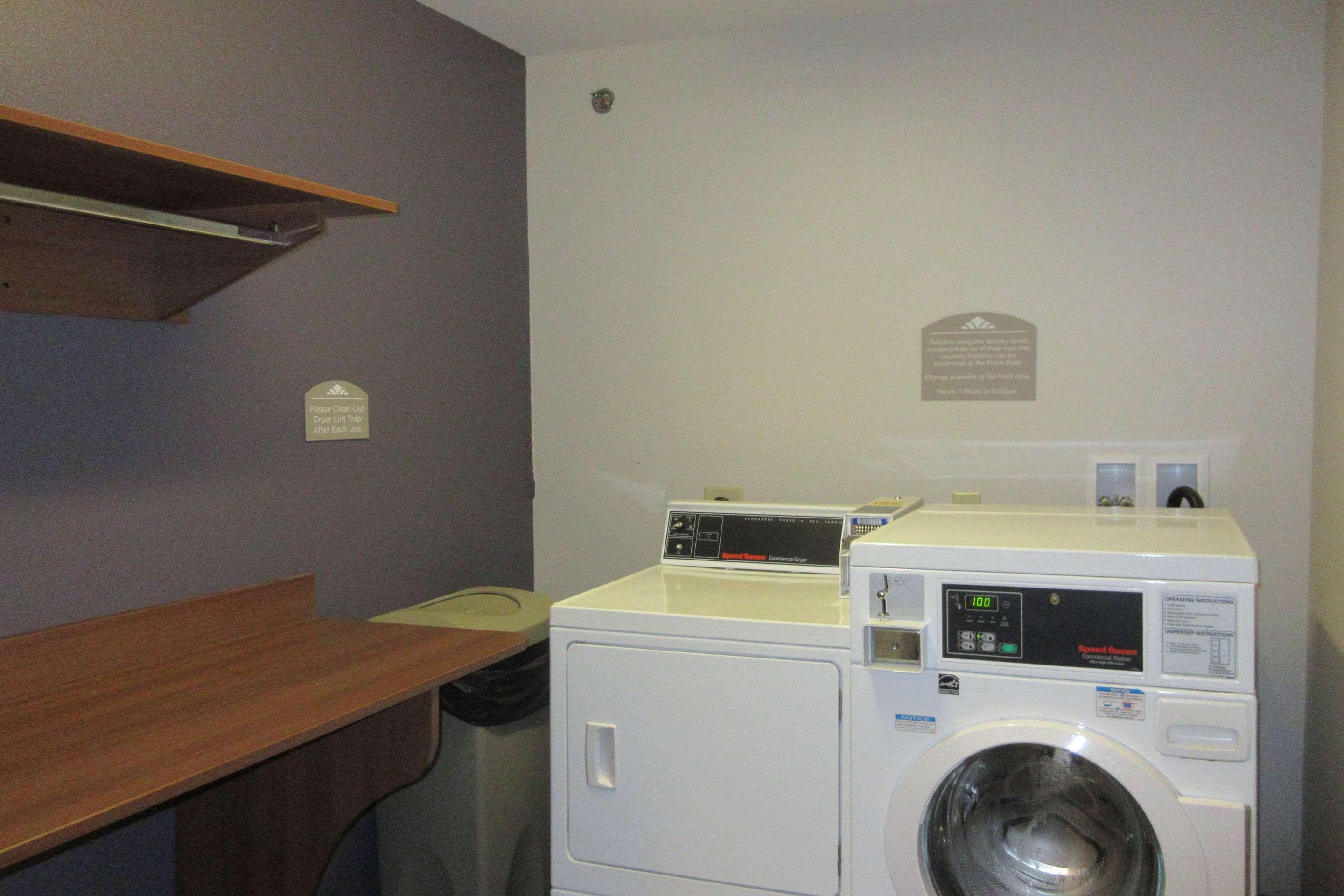 Quality Inn & Suites Caldwell I-77 Екстер'єр фото