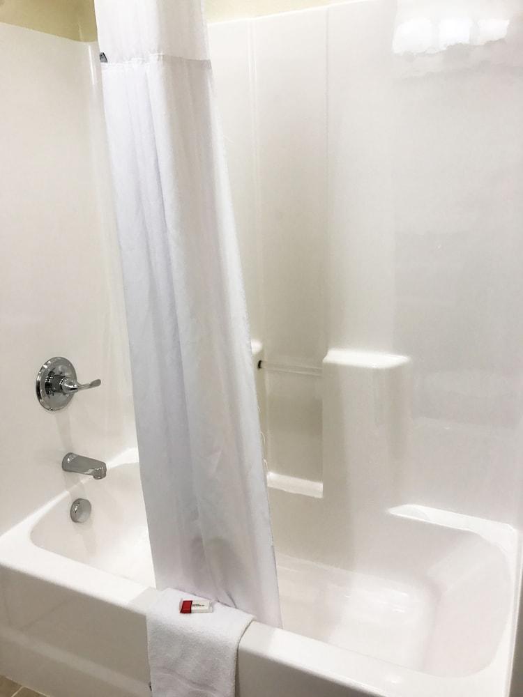 Quality Inn & Suites Caldwell I-77 Екстер'єр фото